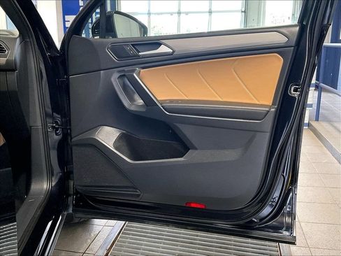 Certified 2023 Volkswagen Tiguan SE w/ Panoramic Sunroof Package AWD/4WD image 12