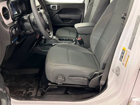 Used 2024 Jeep Wrangler Willys image 18