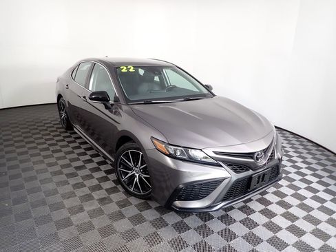 Used 2022 Toyota Camry SE FWD image 9