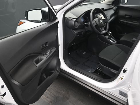 Certified 2025 Nissan Kicks Play S image 12