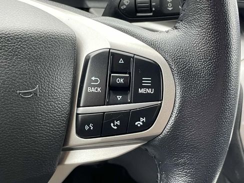 Used 2022 Ford Explorer XLT image 23