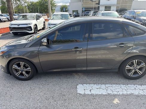Used 2016 Ford Focus SE FWD image 3