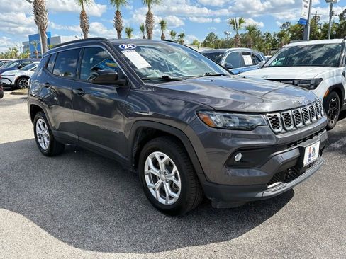 Used 2024 Jeep Compass Latitude AWD/4WD image 9