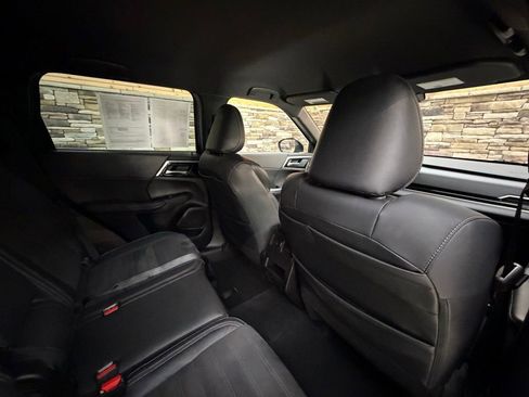 Used 2023 Mitsubishi Outlander SE Black Edition AWD/4WD image 30