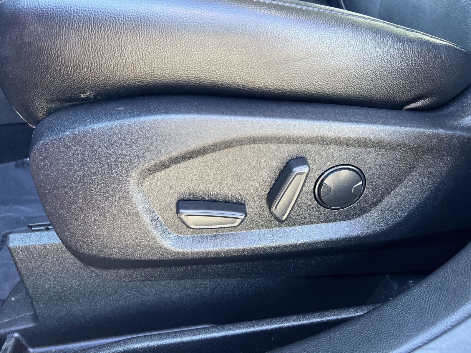 Used 2022 Ford Edge Titanium AWD/4WD image 14