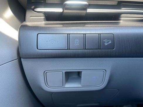 Used 2024 Hyundai Kona SEL AWD/4WD image 44