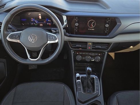 Used 2024 Volkswagen Taos SE image 10