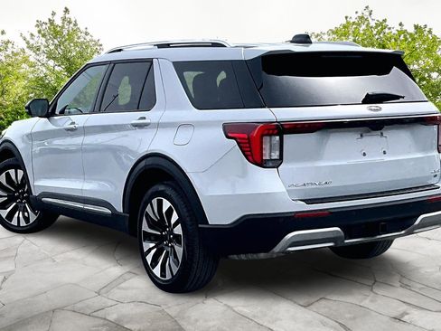 Certified 2025 Ford Explorer Platinum w/ LUX Leather Package image 2