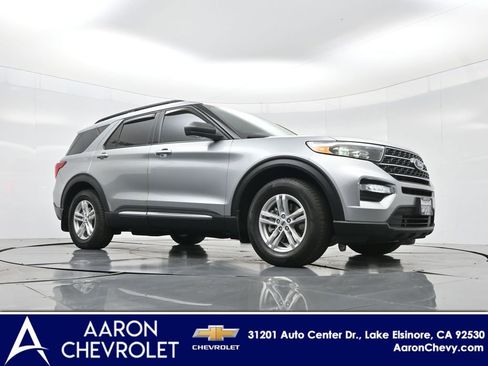 Used 2024 Ford Explorer XLT RWD image 2