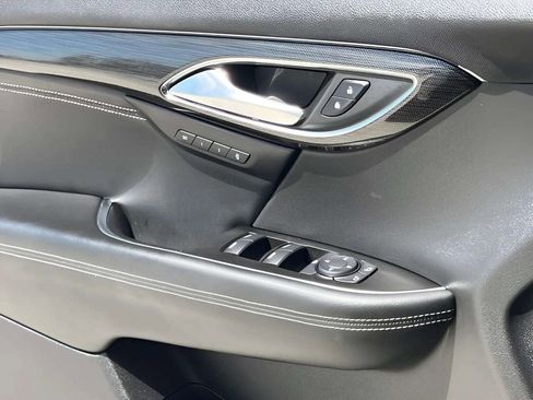 Used 2021 Buick Envision Essence w/ Technology Package I FWD image 24