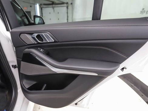 Used 2026 BMW X5 xDrive40i w/ M Sport Package image 23