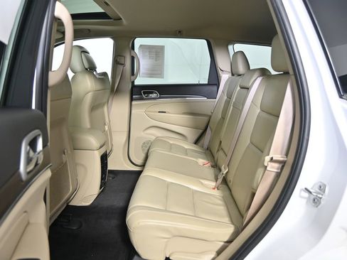 Used 2018 Jeep Grand Cherokee Limited w/ Trailer Tow Group IV image 17