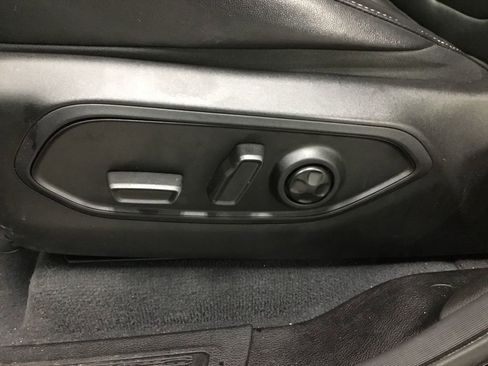 Used 2023 Jeep Grand Cherokee Limited w/ Black Appearance Package image 9