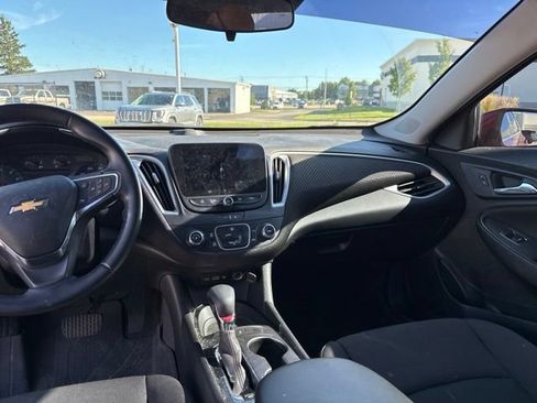 Used 2023 Chevrolet Malibu RS w/ LPO, Floor Liner Package FWD image 3