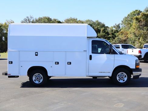 Used 2023 GMC Savana 3500 w/ Power Convenience Package image 9