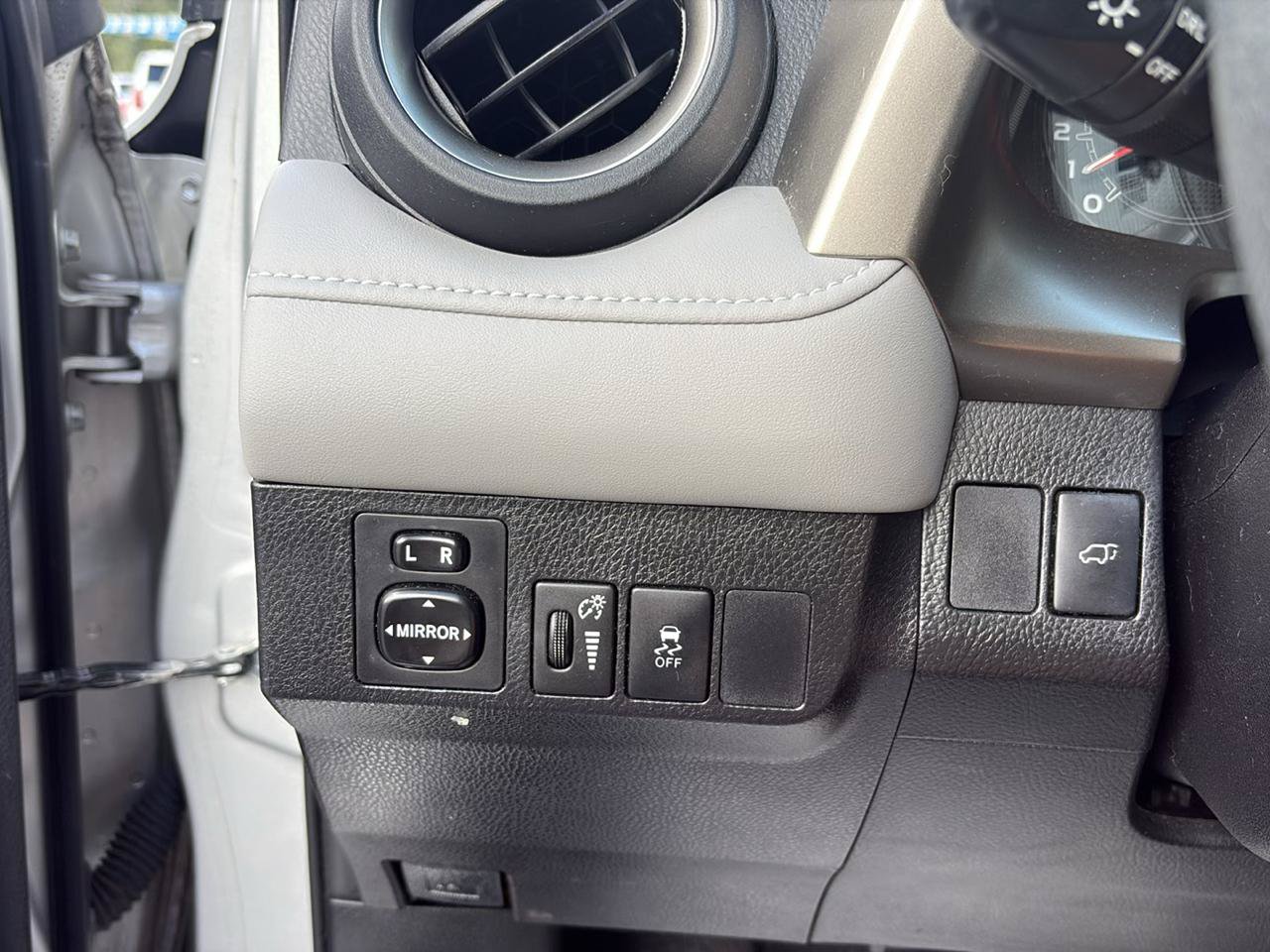 Used 2015 Toyota RAV4 XLE FWD image 15