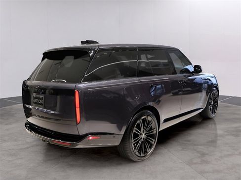 Certified 2025 Land Rover Range Rover SE image 5