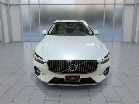Used 2023 Volvo XC60 B5 Plus AWD/4WD image 3