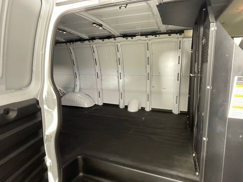 Used 2021 GMC Savana 2500 Extended image 15
