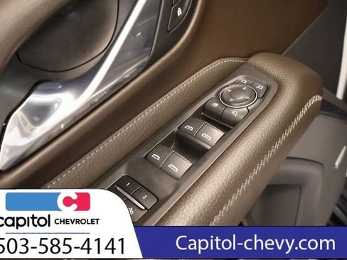 Used 2021 GMC Yukon Denali w/ Denali Premium Package image 13