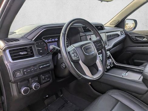 Used 2021 GMC Yukon Denali w/ Denali Premium Package image 9