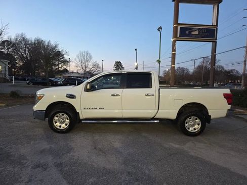 Used 2017 Nissan Titan SV AWD/4WD image 3