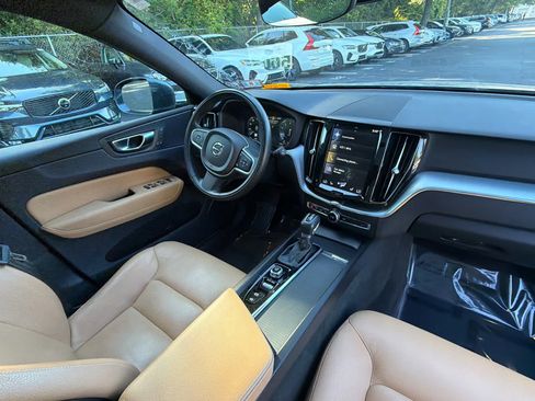 Used 2020 Volvo XC60 T5 Momentum AWD/4WD image 19