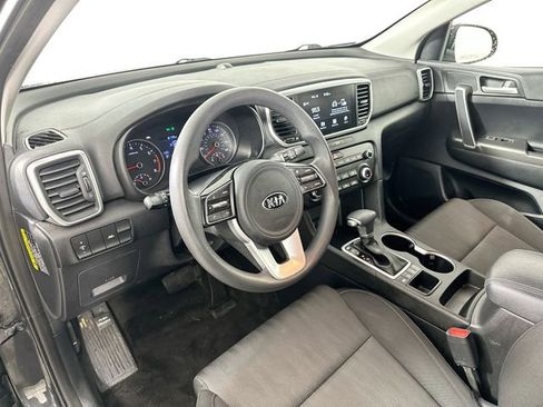 Used 2021 Kia Sportage LX image 3