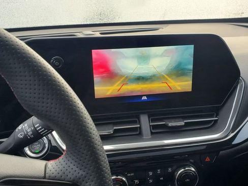 Certified 2024 Chevrolet Trax RS w/ Sunroof Package image 28