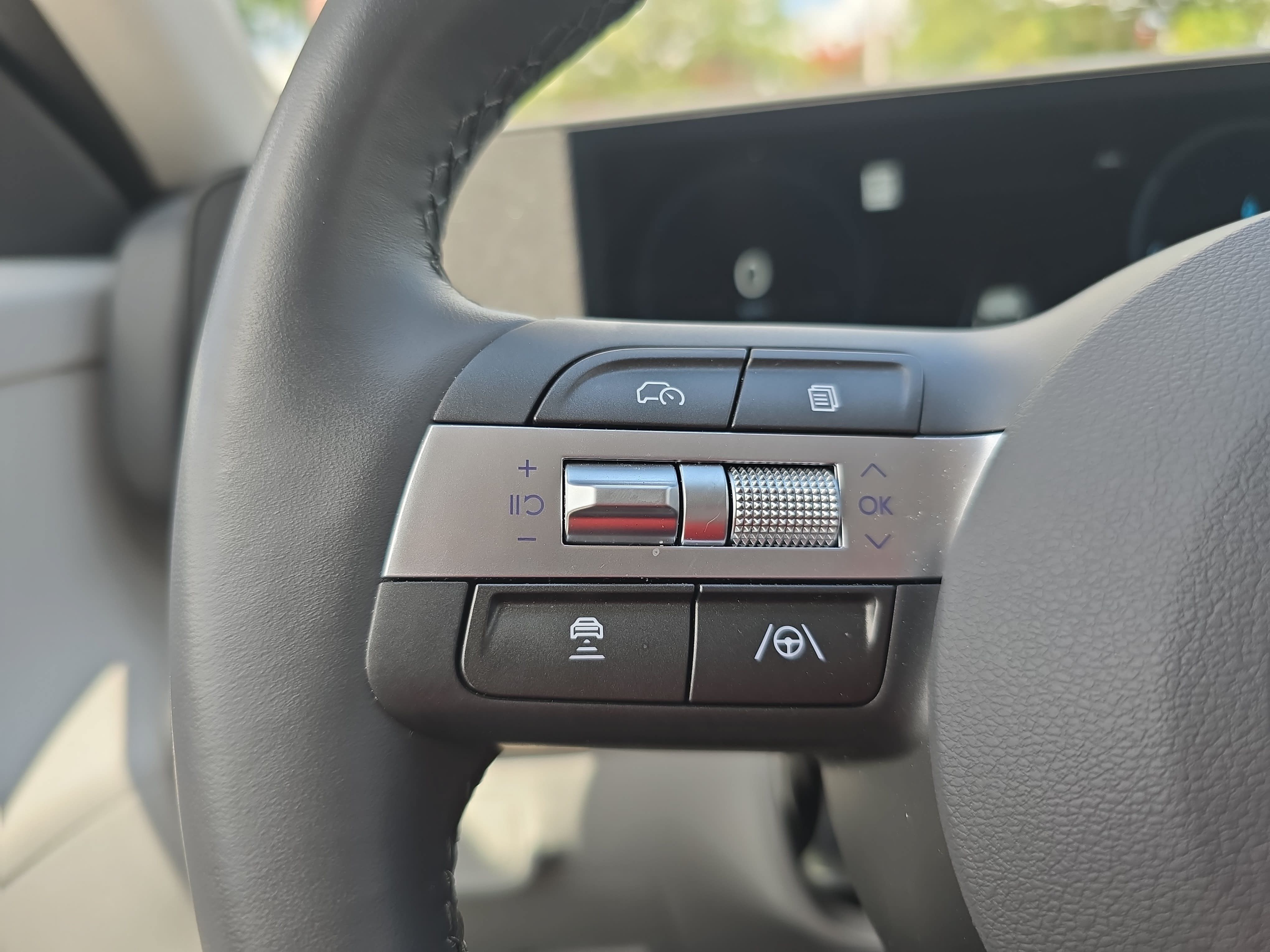 Used 2025 Hyundai Kona SEL FWD image 16