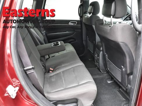 Used 2021 Jeep Grand Cherokee Laredo w/ Security & Convenience Group AWD/4WD image 23