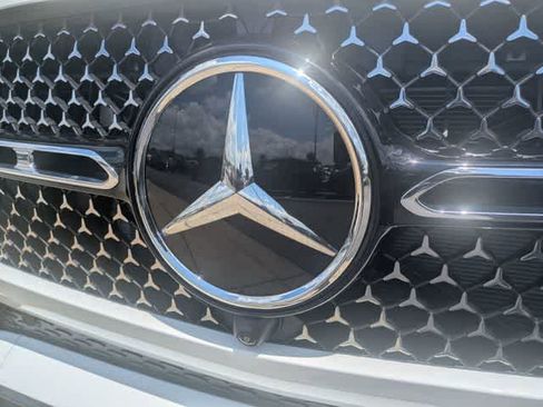 Used 2025 Mercedes-Benz GLE 350 4MATIC image 11