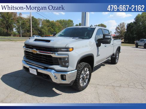 Used 2024 Chevrolet Silverado 2500 LT w/ Texas Edition AWD/4WD image 3