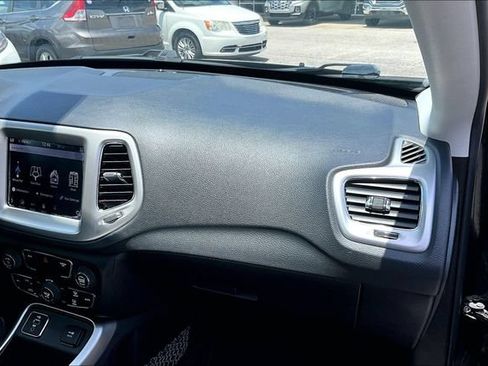 Used 2018 Jeep Compass Latitude w/ Popular Equipment Group FWD image 23