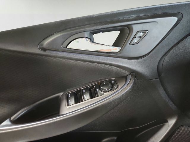Used 2018 Chevrolet Malibu LT FWD image 17