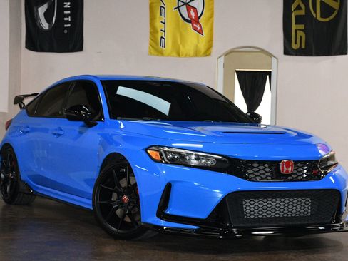 Used 2024 Honda Civic Type R image 3
