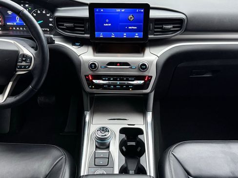 Used 2022 Ford Explorer XLT w/ Equipment Group 202A image 19