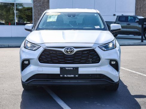 Used 2023 Toyota Highlander LE AWD/4WD image 17