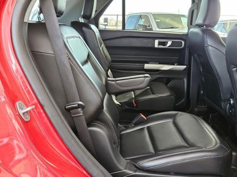 Used 2022 Ford Explorer XLT w/ Equipment Group 202A image 16