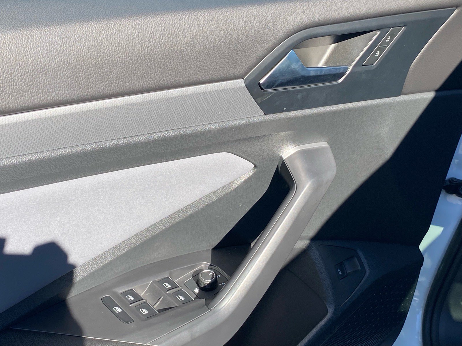 Certified 2025 Volkswagen Jetta SE w/ Sunroof Package FWD image 20