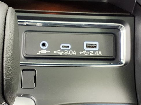 Certified 2023 Subaru Ascent Limited w/ Technology Package image 22