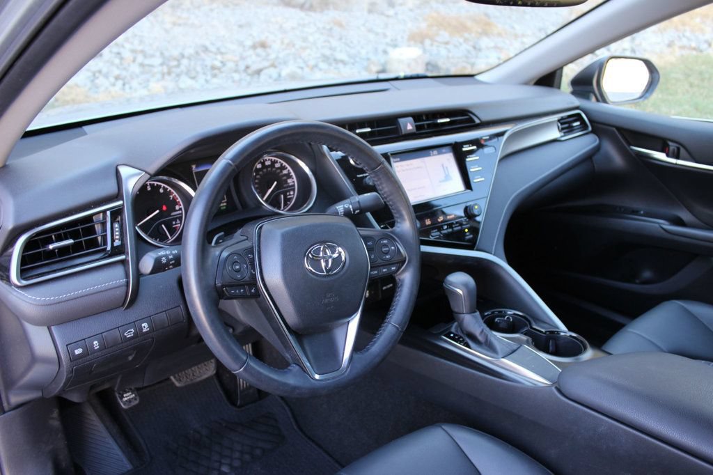 Used 2019 Toyota Camry SE w/ Convenience Package FWD image 9