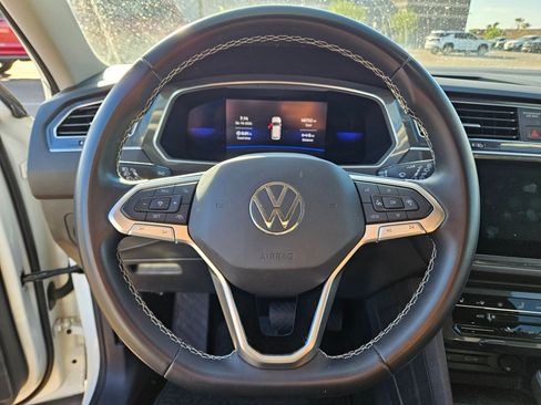 Used 2023 Volkswagen Tiguan SE AWD/4WD image 15