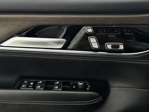 Used 2023 Jeep Grand Wagoneer Series II image 24