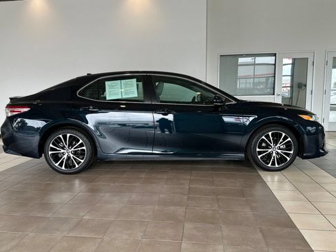 Certified 2020 Toyota Camry SE w/ Convenience Package FWD image 3