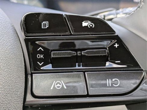 Certified 2025 Hyundai Elantra SEL image 27