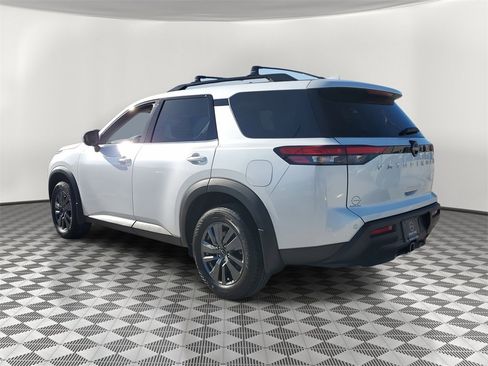 New 2025 Nissan Pathfinder SV w/ SV Premium Package image 2