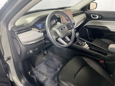 Used 2022 Jeep Compass Limited image 9