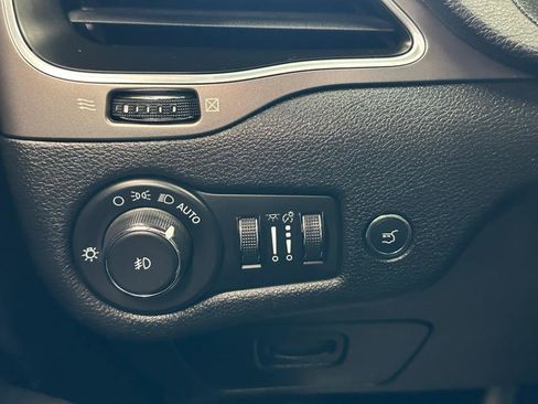 Used 2021 Jeep Cherokee Latitude Lux w/ Sun & Sound Group image 63