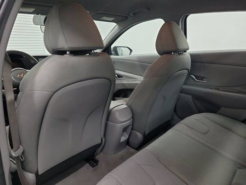 Used 2025 Hyundai Elantra SE FWD image 13